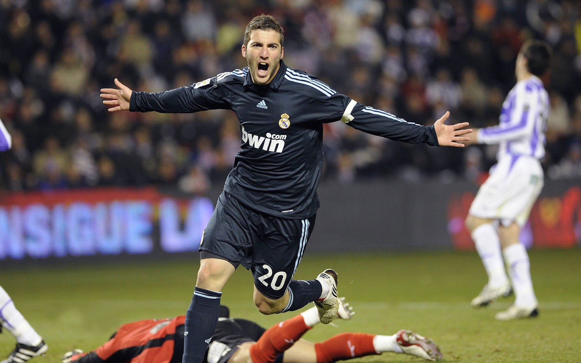 弗朗索瓦·斯图尔特：精准的脚法助力南非队无缝链接攻防体系，弗朗索瓦德尔萨特