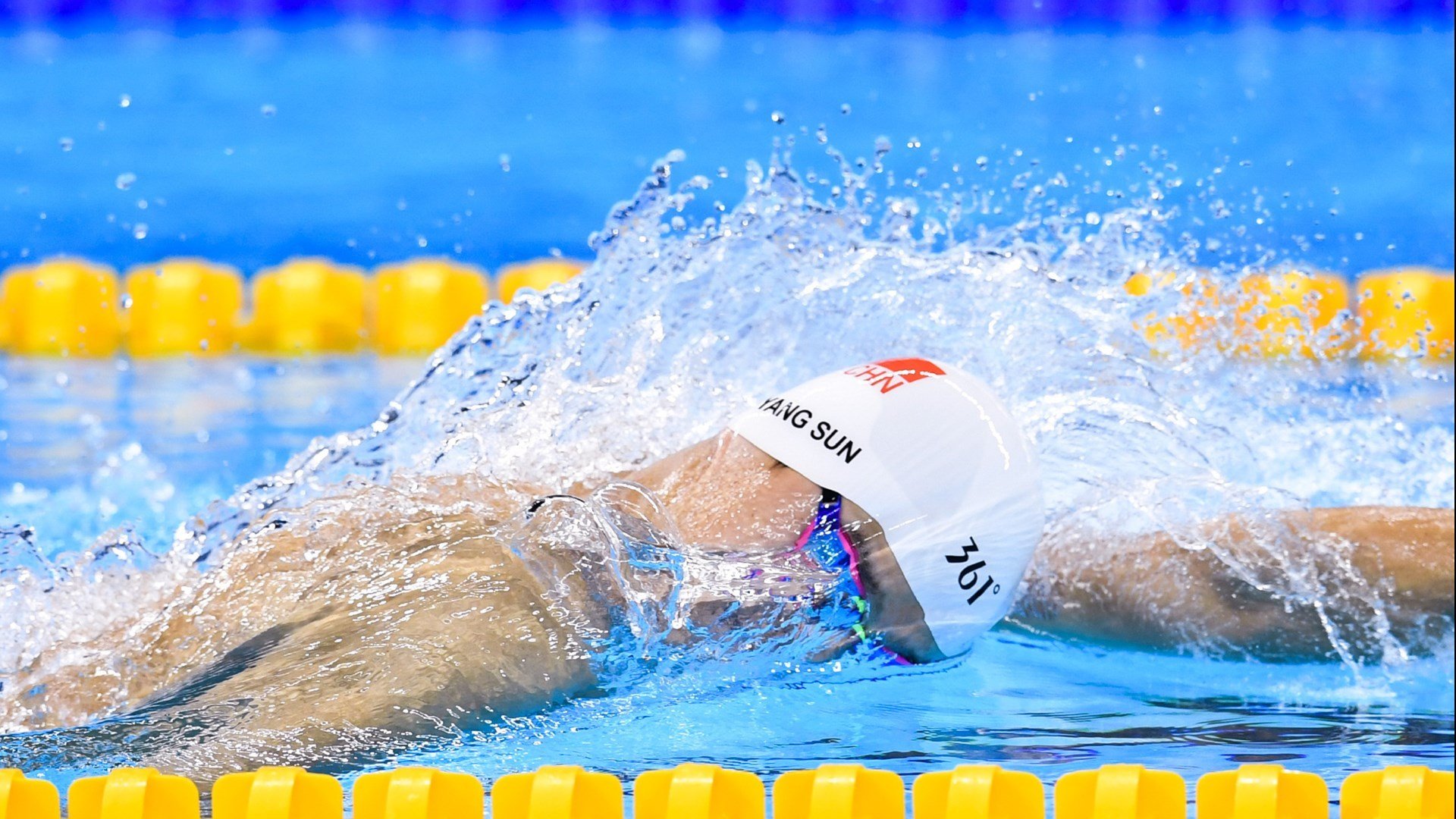 米兰体育网址-独行侠球员合力装饰训练馆营造专属氛围